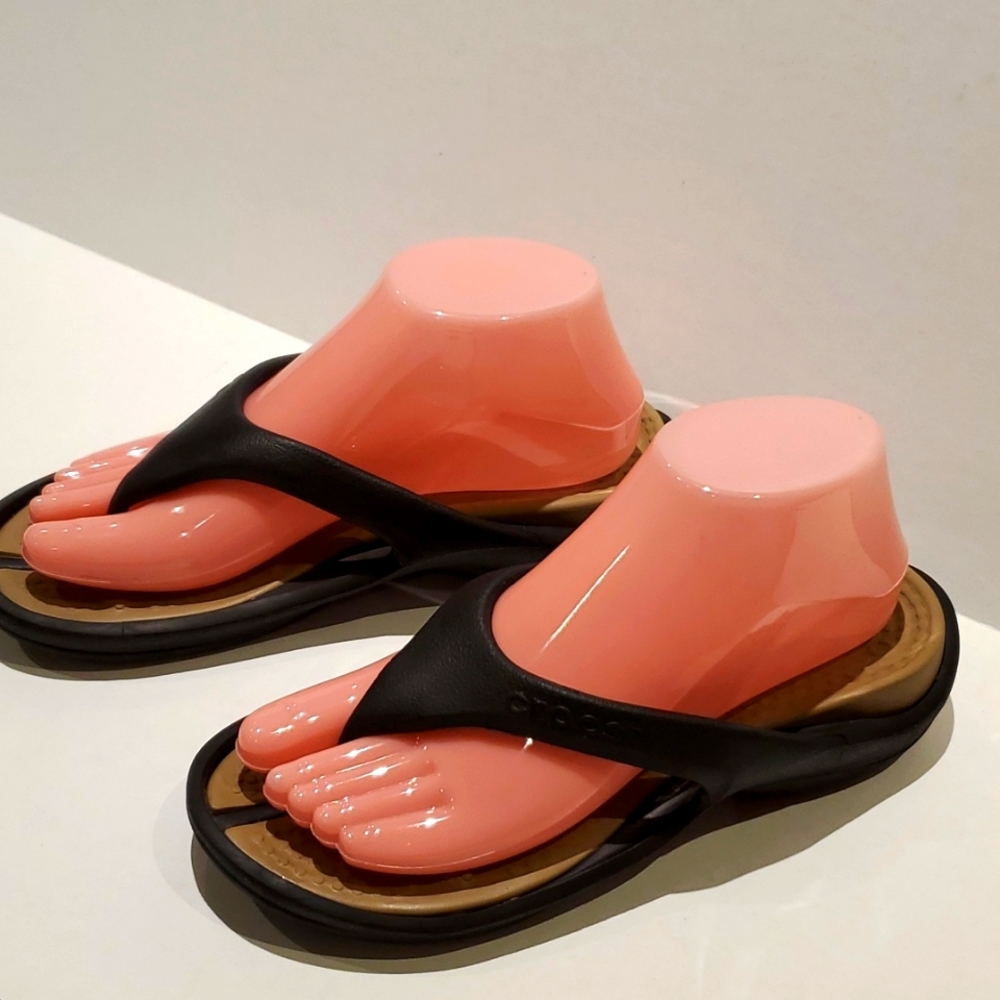 Crocs black thong sandals 6W